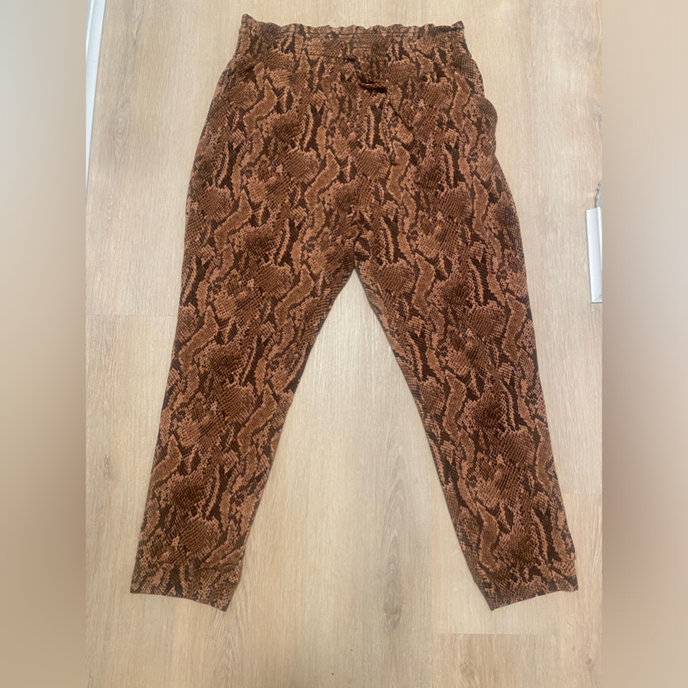 Express snake print drawstring ankle pant size medium
